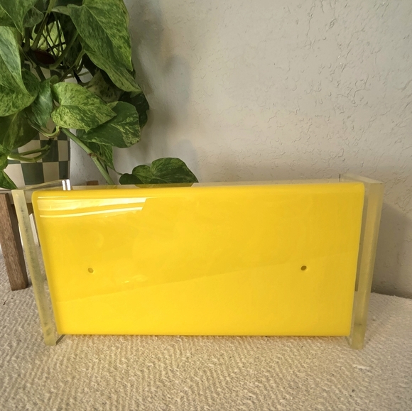 Vintage Midcentury Mod Yellow Acrylic and Clear Lucite Tissue Box Cover - Picture 3 of 16